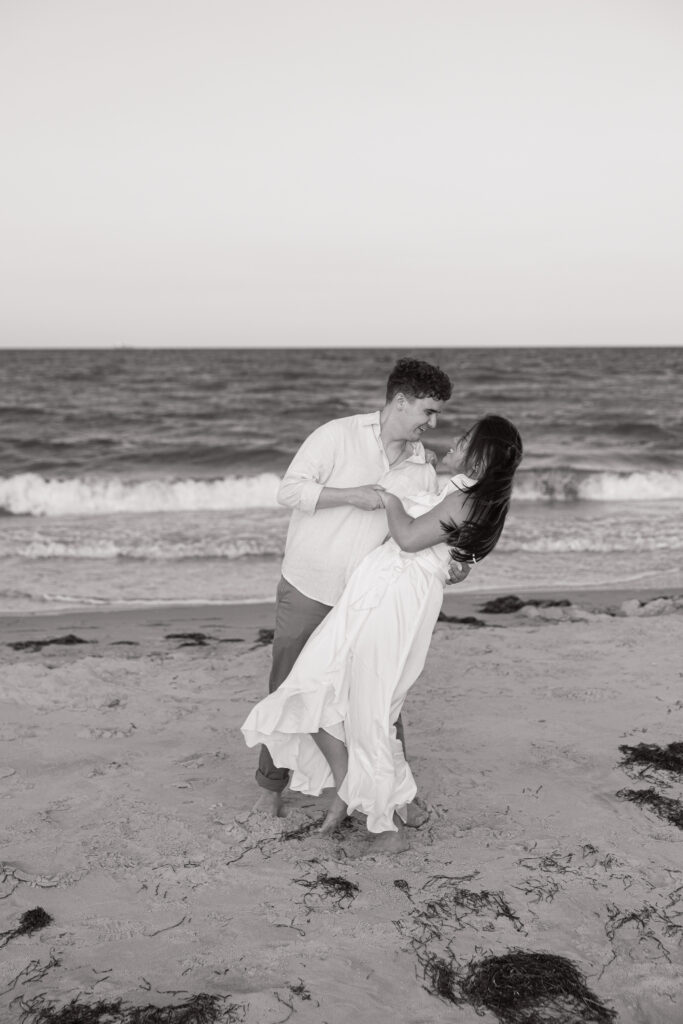 Josie Rene Photography Hampton Roads - Photos of couple on a beach