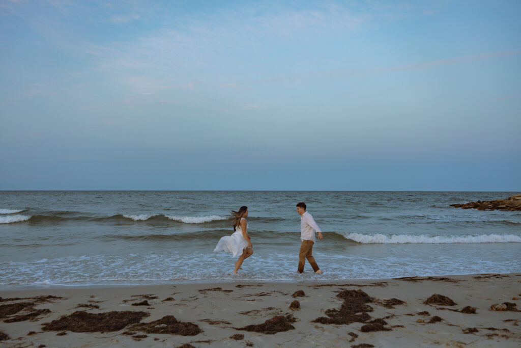 Josie Rene Photography Hampton Roads - Photos of couple on a beach
